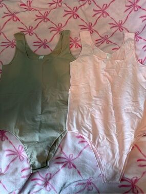 Women’s Scoop Neck Bodysuit - Olive Green & Light Pink